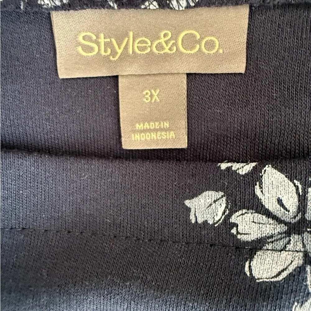 Style&Co. Women’s Short Sleeve Navy & Light Blue Floral Top, Plus Size 3X, NWT - Picture 2 of 12